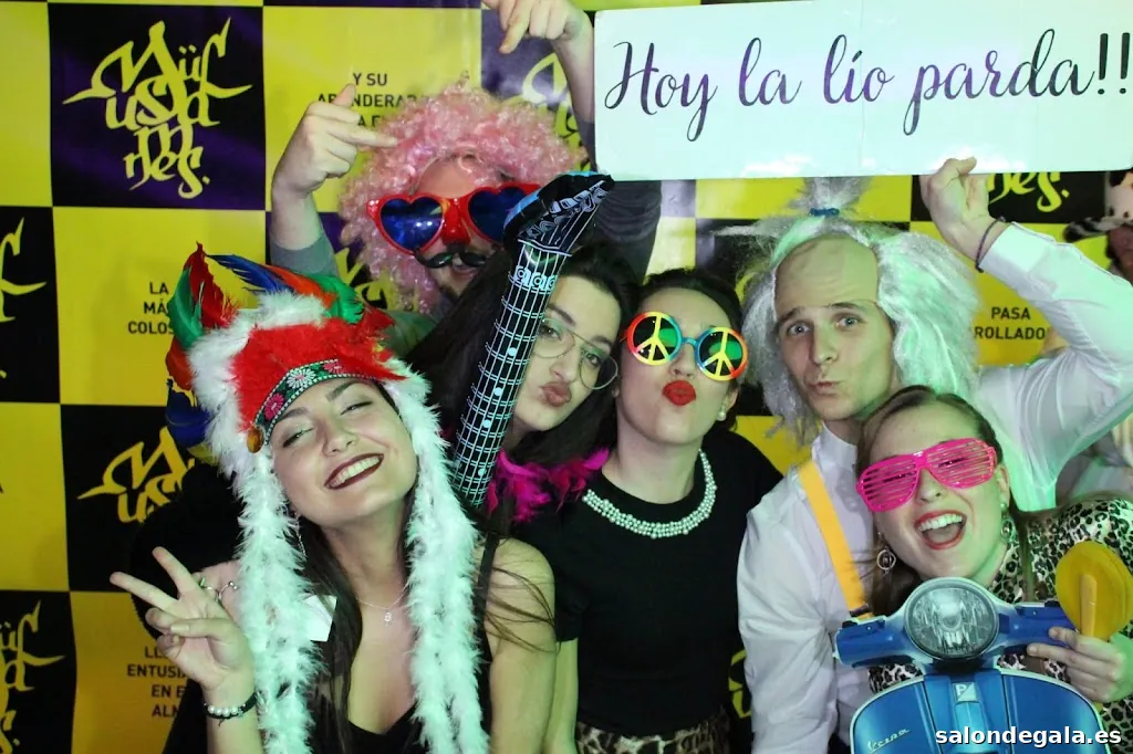 TuFotoBox - Alquiler de Fotomatón, Plataforma 360, Cabina hinchable y Photocall para Eventos en Alicante